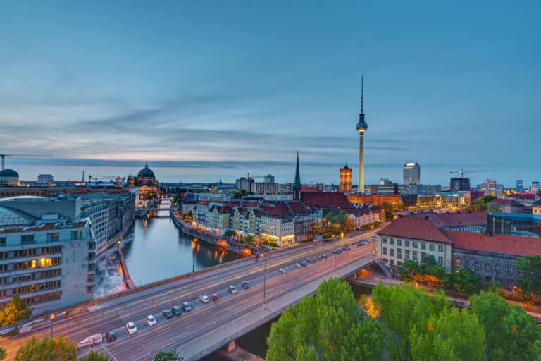 (c) Envato Elements elxeneize Berlin Luftaufnahme Tagungsstätte Schwanenwerder